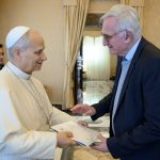 Consegna a Papa Leone XIV degli atti del convegno sulla dignità dei bambini nell’era dell’IA