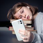 Social media e salute mentale: una sentenza che fa discutere e rafforza l’urgenza di proteggere i minori